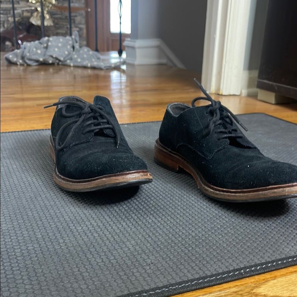 Cole Haan Black Oxfords with Lace-Up Design. Size 9.  Suede.